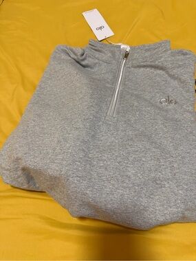 ALO Yoga Men’s Heather Gray Half-Zip Pullover